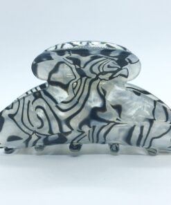 Hårklemme i perlemor og sorte farvenuance, en elegant hårklemme