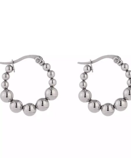 øreringe Oplev den ultimative elegance med vores unikke udvalg af øreringe til salg! Vores håndplukkede kollektion tilbyder et væld af stilarter, fra klassiske og tidløse designs til moderne og iøjnefaldende statement-stykker. Uanset om du er på udkig efter noget subtilt til hverdagsbrug eller ønsker at skille dig ud til særlige begivenheder, har vi de perfekte øreringe til dig. Køb nu og tilføj en strålende og personlig touch til dine outfits!