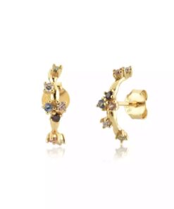 Oplev den ultimative elegance med vores unikke udvalg af øreringe til salg! Vores håndplukkede kollektion tilbyder et væld af stilarter, fra klassiske og tidløse designs til moderne og iøjnefaldende statement-stykker. Uanset om du er på udkig efter noget subtilt til hverdagsbrug eller ønsker at skille dig ud til særlige begivenheder, har vi de perfekte øreringe til dig. Køb nu og tilføj en strålende og personlig touch til dine outfits!