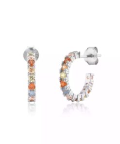 Oplev den ultimative elegance med vores unikke udvalg af øreringe til salg! Vores håndplukkede kollektion tilbyder et væld af stilarter, fra klassiske og tidløse designs til moderne og iøjnefaldende statement-stykker. Uanset om du er på udkig efter noget subtilt til hverdagsbrug eller ønsker at skille dig ud til særlige begivenheder, har vi de perfekte øreringe til dig. Køb nu og tilføj en strålende og personlig touch til dine outfits!