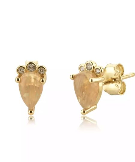 Oplev den ultimative elegance med vores unikke udvalg af øreringe til salg! Vores håndplukkede kollektion tilbyder et væld af stilarter, fra klassiske og tidløse designs til moderne og iøjnefaldende statement-stykker. Uanset om du er på udkig efter noget subtilt til hverdagsbrug eller ønsker at skille dig ud til særlige begivenheder, har vi de perfekte øreringe til dig. Køb nu og tilføj en strålende og personlig touch til dine outfits!