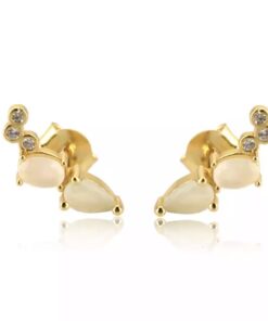 Oplev den ultimative elegance med vores unikke udvalg af øreringe til salg! Vores håndplukkede kollektion tilbyder et væld af stilarter, fra klassiske og tidløse designs til moderne og iøjnefaldende statement-stykker. Uanset om du er på udkig efter noget subtilt til hverdagsbrug eller ønsker at skille dig ud til særlige begivenheder, har vi de perfekte øreringe til dig. Køb nu og tilføj en strålende og personlig touch til dine outfits!