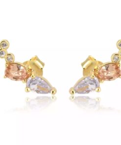 Oplev den ultimative elegance med vores unikke udvalg af øreringe til salg! Vores håndplukkede kollektion tilbyder et væld af stilarter, fra klassiske og tidløse designs til moderne og iøjnefaldende statement-stykker. Uanset om du er på udkig efter noget subtilt til hverdagsbrug eller ønsker at skille dig ud til særlige begivenheder, har vi de perfekte øreringe til dig. Køb nu og tilføj en strålende og personlig touch til dine outfits!