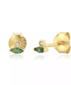 Oplev den ultimative elegance med vores unikke udvalg af øreringe til salg! Vores håndplukkede kollektion tilbyder et væld af stilarter, fra klassiske og tidløse designs til moderne og iøjnefaldende statement-stykker. Uanset om du er på udkig efter noget subtilt til hverdagsbrug eller ønsker at skille dig ud til særlige begivenheder, har vi de perfekte øreringe til dig. Køb nu og tilføj en strålende og personlig touch til dine outfits!