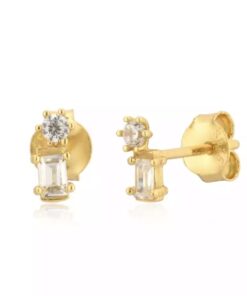 Oplev den ultimative elegance med vores unikke udvalg af øreringe til salg! Vores håndplukkede kollektion tilbyder et væld af stilarter, fra klassiske og tidløse designs til moderne og iøjnefaldende statement-stykker. Uanset om du er på udkig efter noget subtilt til hverdagsbrug eller ønsker at skille dig ud til særlige begivenheder, har vi de perfekte øreringe til dig. Køb nu og tilføj en strålende og personlig touch til dine outfits!