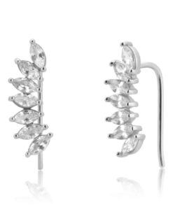 Oplev den ultimative elegance med vores unikke udvalg af øreringe til salg! Vores håndplukkede kollektion tilbyder et væld af stilarter, fra klassiske og tidløse designs til moderne og iøjnefaldende statement-stykker. Uanset om du er på udkig efter noget subtilt til hverdagsbrug eller ønsker at skille dig ud til særlige begivenheder, har vi de perfekte øreringe til dig. Køb nu og tilføj en strålende og personlig touch til dine outfits!