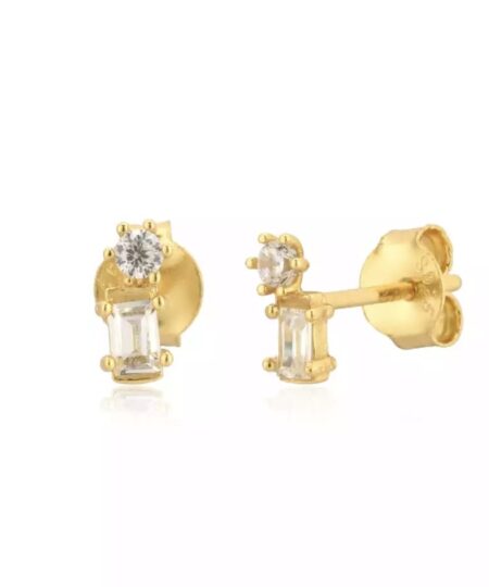 Oplev den ultimative elegance med vores unikke udvalg af øreringe til salg! Vores håndplukkede kollektion tilbyder et væld af stilarter, fra klassiske og tidløse designs til moderne og iøjnefaldende statement-stykker. Uanset om du er på udkig efter noget subtilt til hverdagsbrug eller ønsker at skille dig ud til særlige begivenheder, har vi de perfekte øreringe til dig. Køb nu og tilføj en strålende og personlig touch til dine outfits!