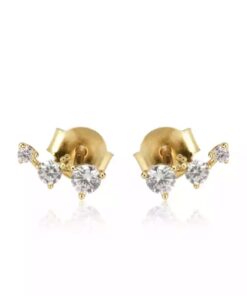 Oplev den ultimative elegance med vores unikke udvalg af øreringe til salg! Vores håndplukkede kollektion tilbyder et væld af stilarter, fra klassiske og tidløse designs til moderne og iøjnefaldende statement-stykker. Uanset om du er på udkig efter noget subtilt til hverdagsbrug eller ønsker at skille dig ud til særlige begivenheder, har vi de perfekte øreringe til dig. Køb nu og tilføj en strålende og personlig touch til dine outfits!