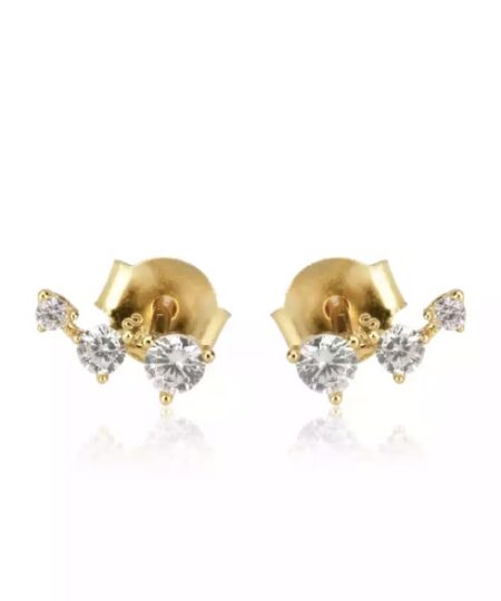 Oplev den ultimative elegance med vores unikke udvalg af øreringe til salg! Vores håndplukkede kollektion tilbyder et væld af stilarter, fra klassiske og tidløse designs til moderne og iøjnefaldende statement-stykker. Uanset om du er på udkig efter noget subtilt til hverdagsbrug eller ønsker at skille dig ud til særlige begivenheder, har vi de perfekte øreringe til dig. Køb nu og tilføj en strålende og personlig touch til dine outfits!