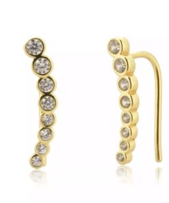 Oplev den ultimative elegance med vores unikke udvalg af øreringe til salg! Vores håndplukkede kollektion tilbyder et væld af stilarter, fra klassiske og tidløse designs til moderne og iøjnefaldende statement-stykker. Uanset om du er på udkig efter noget subtilt til hverdagsbrug eller ønsker at skille dig ud til særlige begivenheder, har vi de perfekte øreringe til dig. Køb nu og tilføj en strålende og personlig touch til dine outfits!