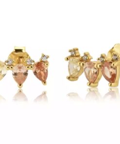 Oplev den ultimative elegance med vores unikke udvalg af øreringe til salg! Vores håndplukkede kollektion tilbyder et væld af stilarter, fra klassiske og tidløse designs til moderne og iøjnefaldende statement-stykker. Uanset om du er på udkig efter noget subtilt til hverdagsbrug eller ønsker at skille dig ud til særlige begivenheder, har vi de perfekte øreringe til dig. Køb nu og tilføj en strålende og personlig touch til dine outfits!