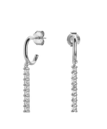 ørering Oplev den ultimative elegance med vores unikke udvalg af øreringe til salg! Vores håndplukkede kollektion tilbyder et væld af stilarter, fra klassiske og tidløse designs til moderne og iøjnefaldende statement-stykker. Uanset om du er på udkig efter noget subtilt til hverdagsbrug eller ønsker at skille dig ud til særlige begivenheder, har vi de perfekte øreringe til dig. Køb nu og tilføj en strålende og personlig touch til dine outfits!