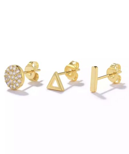 Øreringe sæt Oplev den ultimative elegance med vores unikke udvalg af øreringe til salg! Vores håndplukkede kollektion tilbyder et væld af stilarter, fra klassiske og tidløse designs til moderne og iøjnefaldende statement-stykker. Uanset om du er på udkig efter noget subtilt til hverdagsbrug eller ønsker at skille dig ud til særlige begivenheder, har vi de perfekte øreringe til dig. Køb nu og tilføj en strålende og personlig touch til dine outfits! Find den perfekte julegave eller fødselsdagsgave til hende blandt vores betagende udvalg af smukke smykker, herunder øreringe og halskæder! Vores kollektion er nøje udvalgt for at tilbyde en bred vifte af stilfulde designs, der vil glæde enhver kvinde. Uanset om du ønsker at forære hende et tidløst og klassisk smykke eller ønsker at overraske med en moderne og iøjnefaldende kreation, har vi den ideelle gave til hende. Vores smykker er skabt med dedikation og kærlighed for at bringe glæde til hverdagen og skabe mindeværdige øjeblikke. Køb nu, og lad vores julegave eller fødselsdagsgave til hende smykker være den perfekte gave, der vil skinne som de mest dyrebare juveler i hendes samling.