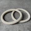 Nepal perle armbånd Nepal armbånd er en inspirerende og fascinerende smykkegenre, der vækker interessen hos smykkeentusiaster over hele verden. Disse håndlavede armbånd er kunstværker, der udstråler autenticitet, skønhed og dyb symbolik. Lad os dykke ned i den betagende verden af Nepal armbånd og udforske, hvad der gør dem så unikke og eftertragtede. Hvert Nepal armbånd er unikt, og det er netop denne individualitet, der appellerer til mange. Armbåndene er ofte skabt af dygtige nepalesiske håndværkere, der gennem generationer har forfinet deres teknikker til at skabe smykker af høj kvalitet. Disse håndværkere bruger traditionelle metoder, som har været en del af Nepals kultur og historie i århundreder. Processen er omhyggelig og kræver en stor grad af præcision og tålmodighed, hvilket gør hvert armbånd til en kærlighedsfyldt skabelse. Nepal armbånd er kendt for deres farverige og levende design. De er ofte dekoreret med perler, ædelstene, træ, metal eller andre naturlige materialer, hvilket giver dem et unikt udseende. Hvert enkelt element, der anvendes i armbåndene, er udvalgt omhyggeligt for at skabe en harmonisk kombination af farver og teksturer. Disse elementer er ofte inspireret af Nepals rige natur og kultur, hvilket giver armbåndene en autentisk følelse og en stærk forbindelse til landet. Symbolik spiller også en vigtig rolle i Nepal armbåndenes popularitet. Mange af armbåndene har indgraverede mønstre eller symboler, der repræsenterer vigtige aspekter af Nepals traditioner og spiritualitet. Disse symboler kan have betydning for held, lykke, kærlighed, beskyttelse eller en dybere forbindelse til naturen. At bære et Nepal armbånd kan derfor have en dybere betydning for bæreren og kan fungere som en påmindelse om deres forbindelse til Nepals rige arv. Nepal armbånd er ikke kun smukke smykker, men de har også en stærk social og kulturel betydning. Mange af disse smykker er håndlavede af kvinder, der er en del af samfundet i landområderne i Nepal. Produktionen af armbåndene giver disse kvinder mulighed for at skabe en bæredygtig indkomst, forbedre deres levevilkår og styrke deres selvstændighed. Når du køber et Nepal armbånd, bidrager du derfor til at støtte en positiv social indvirkning og bevare traditionelle håndværksmæssige metoder. Udover deres kulturelle og sociale betydning er Nepal armbånd også en favorit blandt modebevidste enkeltpersoner, der ønsker at tilføje en unik og autentisk touch til deres stil. Disse armbånd kan styles på utallige måder, uanset om du ønsker at skabe et bohemeinspireret look, en farverig festlig stil eller en subtil og elegant kombination. Der er et Nepal armbånd til enhver lejlighed og enhver personlig præference. I det store udvalg af smykker, der findes i dagens marked, skiller Nepal armbånd sig ud som en særlig perle. Deres håndlavede karakter, farverige design, dybe symbolik og sociale indvirkning gør dem til mere end bare smykker - de er en form for kunst og kultur, der fortæller historien om Nepal og dets folk. Ved at bære et Nepal armbånd, bærer du også med dig en del af dette rige og inspirerende land. Så uanset om du leder efter en meningsfuld gave eller ønsker at berige din egen smykkesamling, vil et Nepal armbånd være et mindeværdigt og værdsat valg.