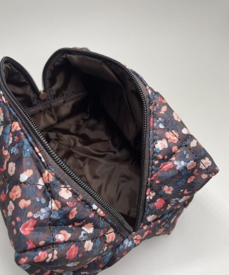 blomstret blomstret firkantet kosmetiktaske kosmetiktaske køb makeup taske online køb makeup taske online luksus kosmetik taske luksus kosmetik taske rejsetaske makeup rejsetaske organisering af makeup organisering af makeup plys plys rejsevenlig makeup taske rejsevenlig makeup taske sminkepung sminkepung tilbehør til makeup tilbehør til makeup udvalg af farver og størrelser udvalg af farver og størrelser toilet