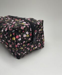 blomstret blomstret firkantet kosmetiktaske kosmetiktaske køb makeup taske online køb makeup taske online luksus kosmetik taske luksus kosmetik taske rejsetaske makeup rejsetaske organisering af makeup organisering af makeup plys plys rejsevenlig makeup taske rejsevenlig makeup taske sminkepung sminkepung tilbehør til makeup tilbehør til makeup udvalg af farver og størrelser udvalg af farver og størrelser toilet