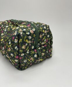 blomstret blomstret firkantet kosmetiktaske kosmetiktaske køb makeup taske online køb makeup taske online luksus kosmetik taske luksus kosmetik taske rejsetaske makeup rejsetaske organisering af makeup organisering af makeup plys plys rejsevenlig makeup taske rejsevenlig makeup taske sminkepung sminkepung tilbehør til makeup tilbehør til makeup udvalg af farver og størrelser udvalg af farver og størrelser toilet