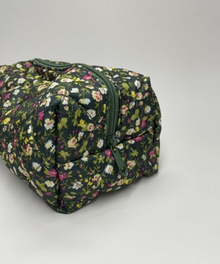 blomstret blomstret firkantet kosmetiktaske kosmetiktaske køb makeup taske online køb makeup taske online luksus kosmetik taske luksus kosmetik taske rejsetaske makeup rejsetaske organisering af makeup organisering af makeup plys plys rejsevenlig makeup taske rejsevenlig makeup taske sminkepung sminkepung tilbehør til makeup tilbehør til makeup udvalg af farver og størrelser udvalg af farver og størrelser toilet