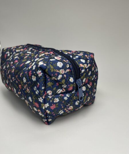 blomstret blomstret firkantet kosmetiktaske kosmetiktaske køb makeup taske online køb makeup taske online luksus kosmetik taske luksus kosmetik taske rejsetaske makeup rejsetaske organisering af makeup organisering af makeup plys plys rejsevenlig makeup taske rejsevenlig makeup taske sminkepung sminkepung tilbehør til makeup tilbehør til makeup udvalg af farver og størrelser udvalg af farver og størrelser toilet