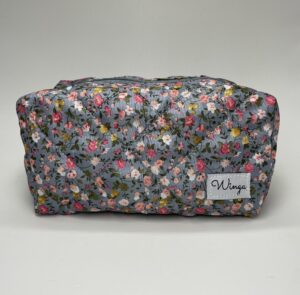 blomstret blomstret firkantet kosmetiktaske kosmetiktaske køb makeup taske online køb makeup taske online luksus kosmetik taske luksus kosmetik taske rejsetaske makeup rejsetaske organisering af makeup organisering af makeup plys plys rejsevenlig makeup taske rejsevenlig makeup taske sminkepung sminkepung tilbehør til makeup tilbehør til makeup udvalg af farver og størrelser udvalg af farver og størrelser toilet