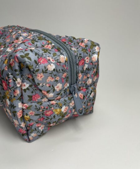 blomstret blomstret firkantet kosmetiktaske kosmetiktaske køb makeup taske online køb makeup taske online luksus kosmetik taske luksus kosmetik taske rejsetaske makeup rejsetaske organisering af makeup organisering af makeup plys plys rejsevenlig makeup taske rejsevenlig makeup taske sminkepung sminkepung tilbehør til makeup tilbehør til makeup udvalg af farver og størrelser udvalg af farver og størrelser toilet