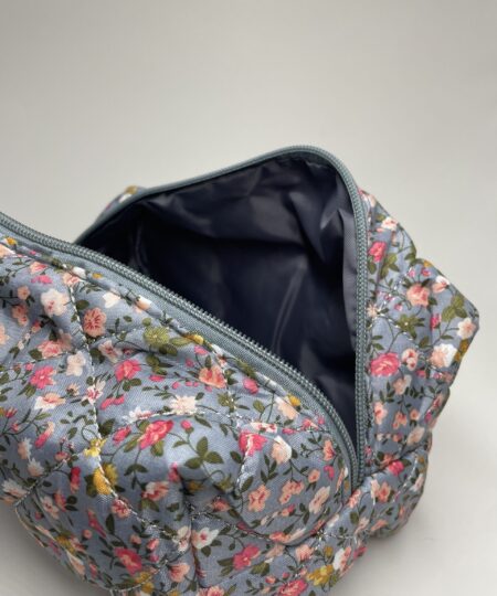 blomstret blomstret firkantet kosmetiktaske kosmetiktaske køb makeup taske online køb makeup taske online luksus kosmetik taske luksus kosmetik taske rejsetaske makeup rejsetaske organisering af makeup organisering af makeup plys plys rejsevenlig makeup taske rejsevenlig makeup taske sminkepung sminkepung tilbehør til makeup tilbehør til makeup udvalg af farver og størrelser udvalg af farver og størrelser toilet