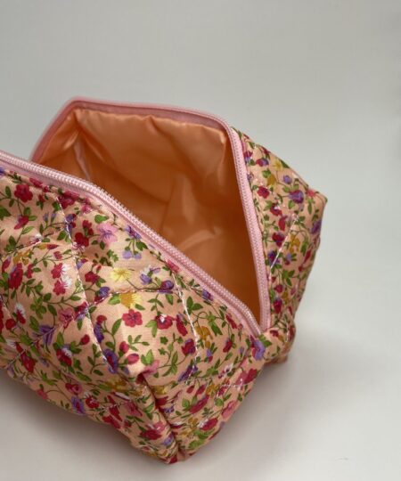 blomstret blomstret firkantet kosmetiktaske kosmetiktaske køb makeup taske online køb makeup taske online luksus kosmetik taske luksus kosmetik taske rejsetaske makeup rejsetaske organisering af makeup organisering af makeup plys plys rejsevenlig makeup taske rejsevenlig makeup taske sminkepung sminkepung tilbehør til makeup tilbehør til makeup udvalg af farver og størrelser udvalg af farver og størrelser toilet