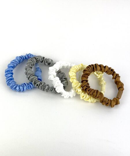 Satin hårelastikker i elegante farver – bløde og skånsomme elastikker til hverdagsbrug