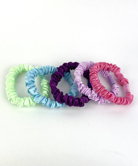 Satin hårelastikker i elegante farver – bløde og skånsomme elastikker til hverdagsbrug