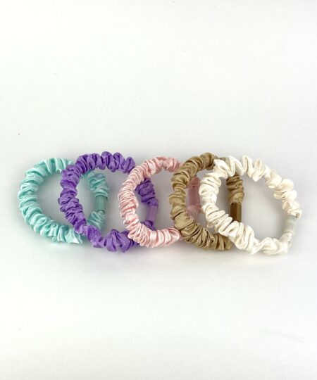 Satin hårelastikker i elegante farver – bløde og skånsomme elastikker til hverdagsbrug