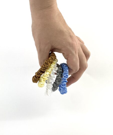 Satin hårelastikker i elegante farver – bløde og skånsomme elastikker til hverdagsbrug