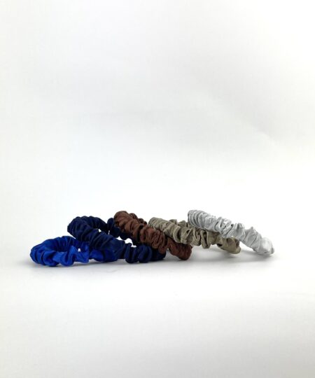 Satin hårelastikker i elegante farver – bløde og skånsomme elastikker til hverdagsbrug