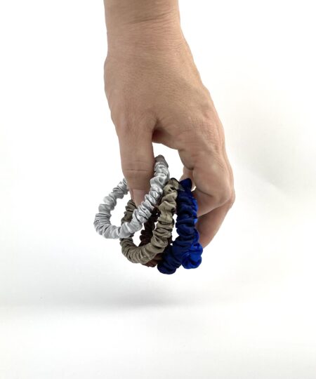 Satin hårelastikker i elegante farver – bløde og skånsomme elastikker til hverdagsbrug