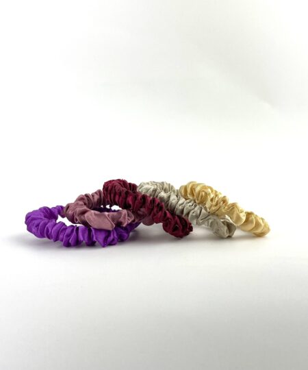 Satin hårelastikker i elegante farver – bløde og skånsomme elastikker til hverdagsbrug