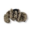 Trendy hårklemme med stof i leopard print. Et stilfuldt håraccessory der giver din frisure et moderne og iøjnefaldende udtryk.