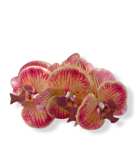 Elegant hårklemme med orkidéblomst, der giver din frisure et feminint og stilfuldt udtryk. Perfekt til både hverdag og fest.