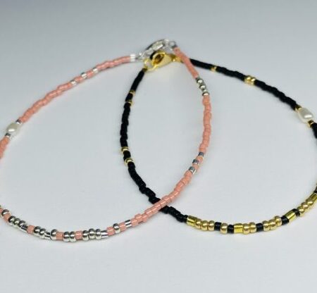 Design dit eget morsekode armbånd med navn eller ord. Håndlavet smykke i guld eller sølv – unikt og personligt lavet efter dine ønsker.
