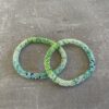 Håndlavet Nepal armbånd med smukke perler, fremstillet perle for perle af kvinder i Nepal. Et farverigt og unikt perlearmbånd fra Winga.