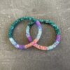 Håndlavet Nepal armbånd med smukke perler, fremstillet perle for perle af kvinder i Nepal. Et farverigt og unikt perlearmbånd fra Winga.