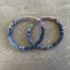 Håndlavet Nepal armbånd med smukke perler, fremstillet perle for perle af kvinder i Nepal. Et farverigt og unikt perlearmbånd fra Winga.