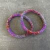 Håndlavet Nepal armbånd med smukke perler, fremstillet perle for perle af kvinder i Nepal. Et farverigt og unikt perlearmbånd fra Winga.